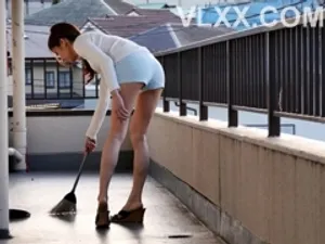 Đụ 2 cô cháu gái khi vợ và con đi vắng