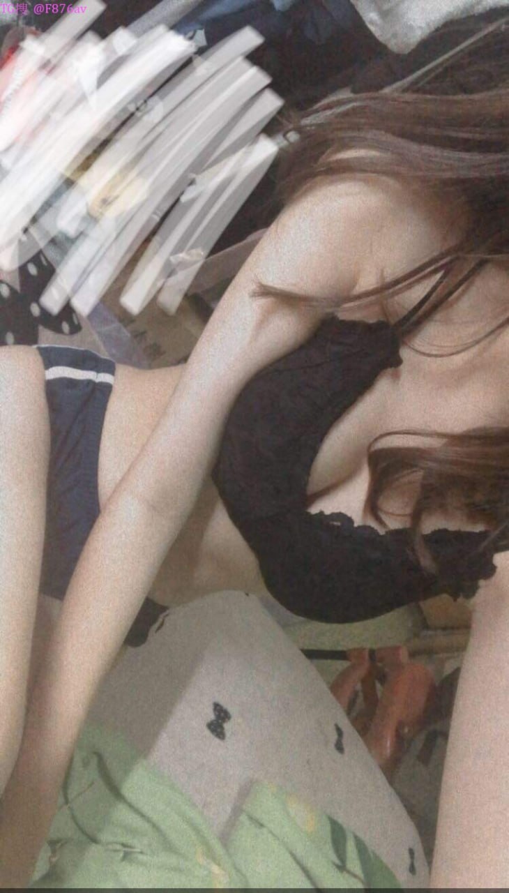Cô chủ nhà dâm đãng và anh thợ sửa điều hòa may mắn