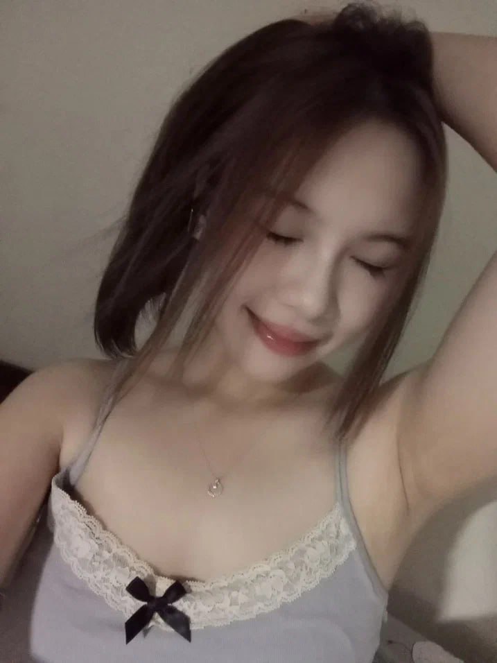 Cháu trai đến ở nhà chú để ôn thi đại học và gặp được người dì đang thiếu thốn