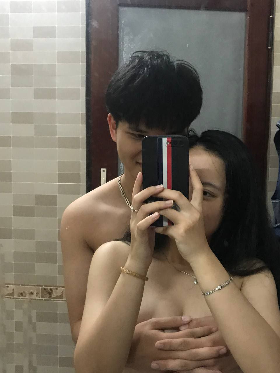 Trứng rung trêu chọc em gái hư hỏng